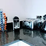 Modern Apartment In Edinburgh